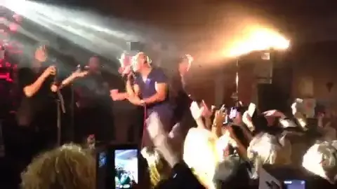 אייל גולן הופיע בפסטיבל להעצמה נשית  לקולות מחאה ועידוד. צפו