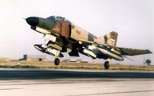 דיווח: ישראלים ניסו להבריח חלקי מטוסים לאיראן