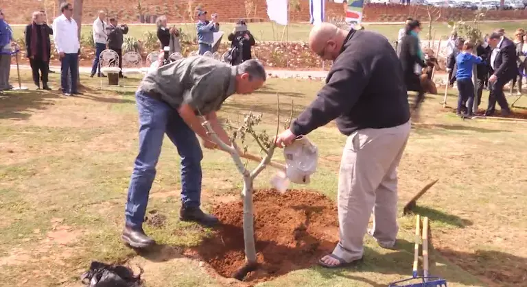 מחובר לשורשים: נחנך מרכז המבקרים בפארק שרון