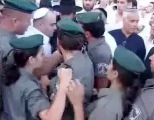 ירושלים: המשטרה פיזרה מפגינים שניסו למנוע הצבעה