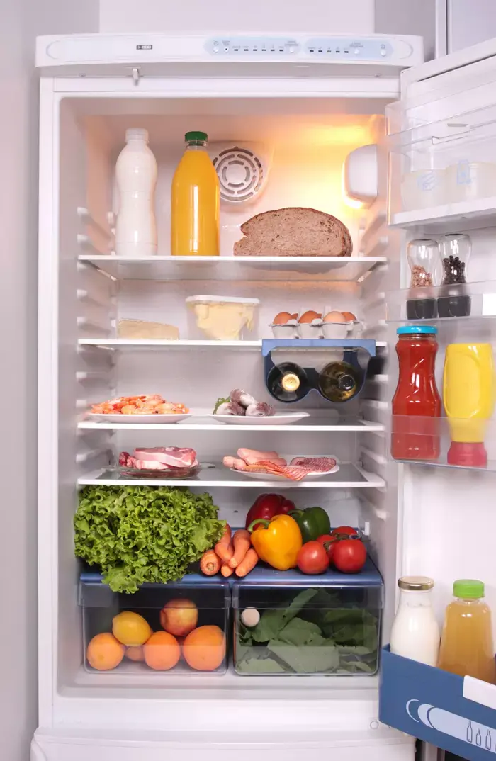 מנקים את המטבח מאוכל זבל