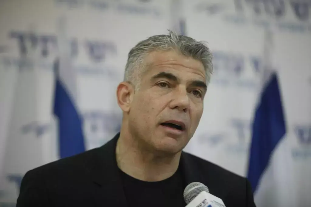 האופוזיציה נגד לפיד: "העדפת יוצאי צבא - אנטישמיות"