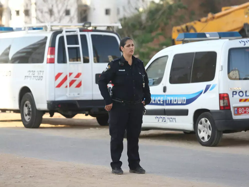 חשד: רעול פנים ירה למוות בצעיר בפתח ביתו בטירה