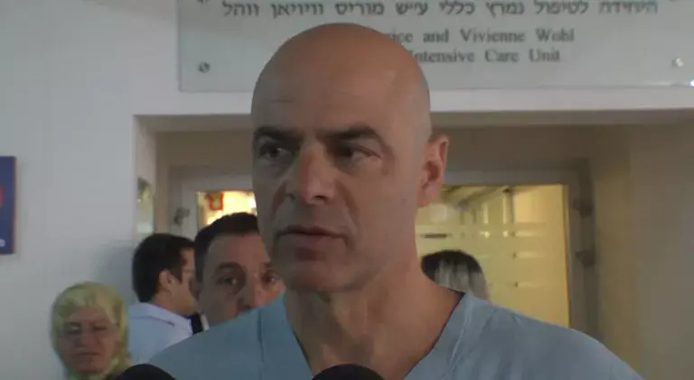 הירי בכלא רימונים: הסוהר שנפצע אנושות התעורר