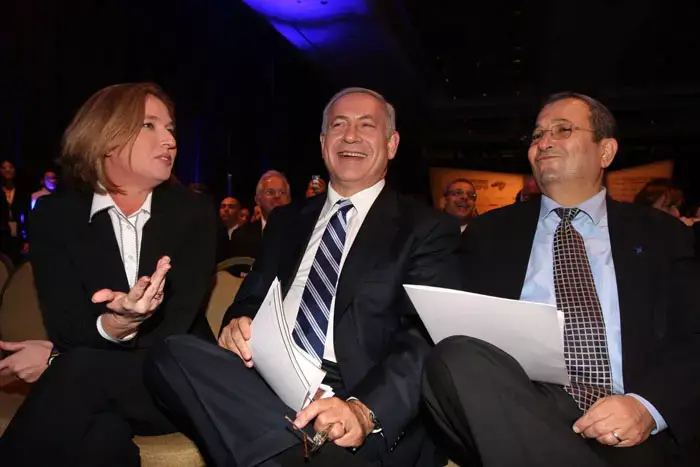תיקים על פוליטיקאים באפילה
