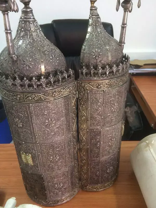 חשד: גנבו 27 ספרי תורה בשווי מיליוני שקלים