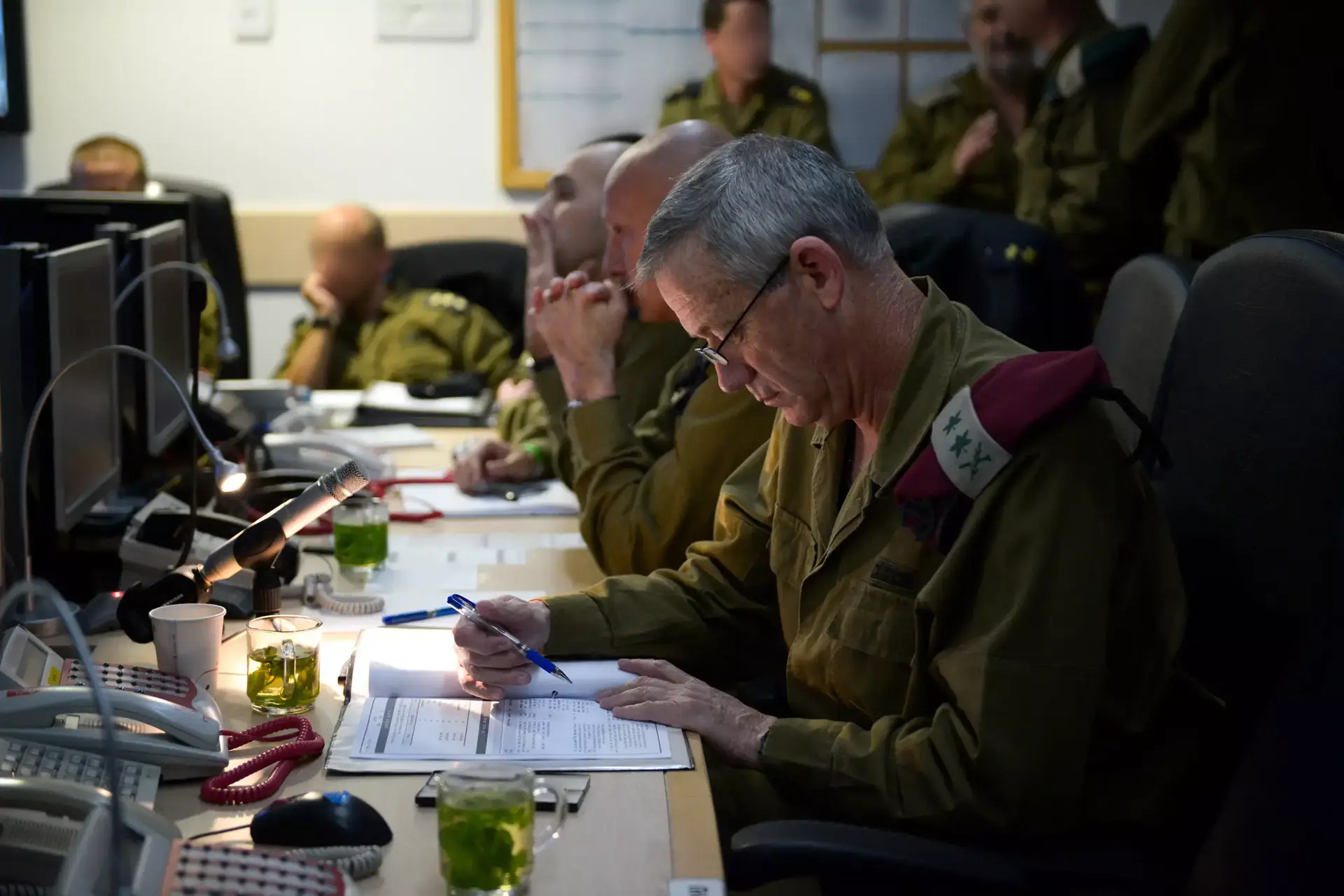 עקב הקיצוצים: בצה"ל שוקלים לבטל שני תקני אלוף
