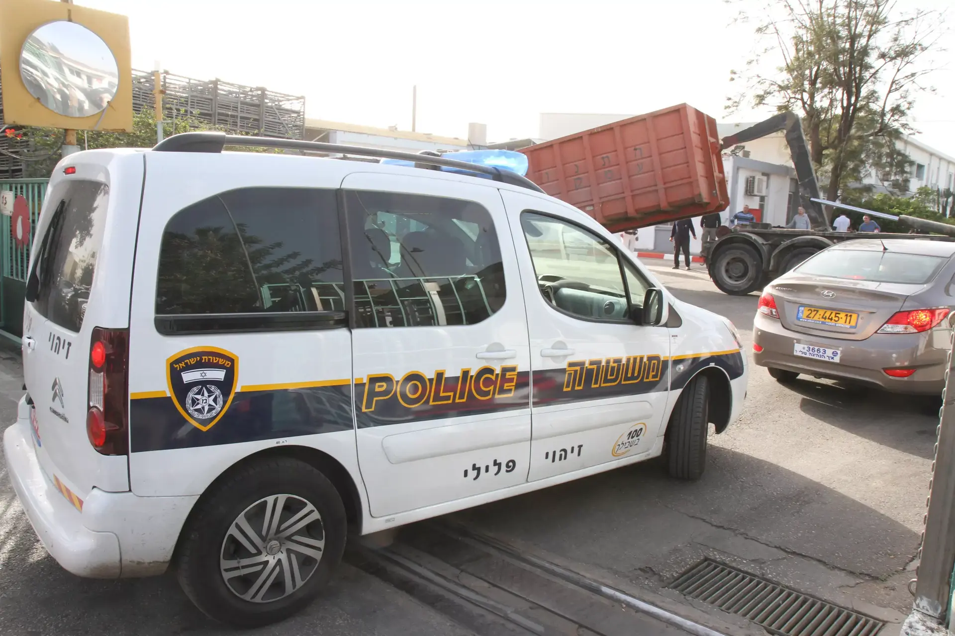 בת המזכירה המיתולוגית של ראשי הממשלה חשודה בדקירה