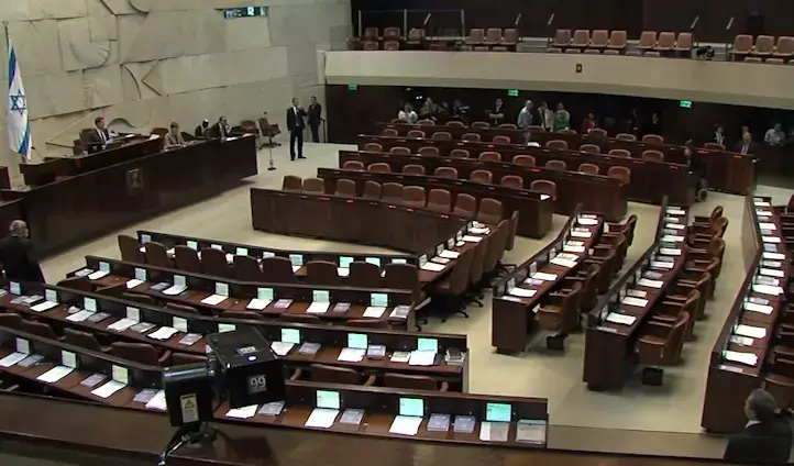 מול ספסלים ריקים: הקואליציה מעבירה את חבילת החוקים