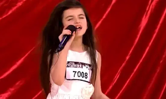 ילדה נורבגית בת 7 באודישן מדהים. צפו