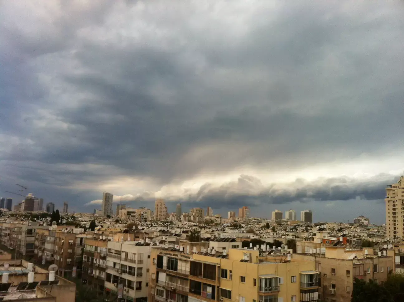 מזג אוויר אביבי: היום ייתכן גשם, מחר יתחמם