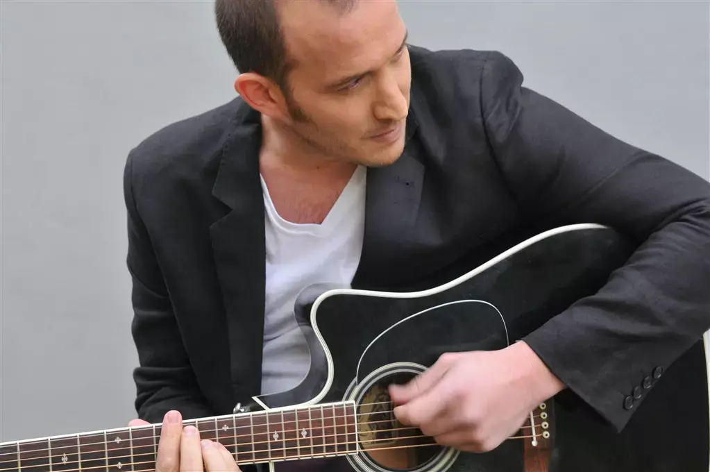 בכורה: שיר חדש לרמי פיינשטיין