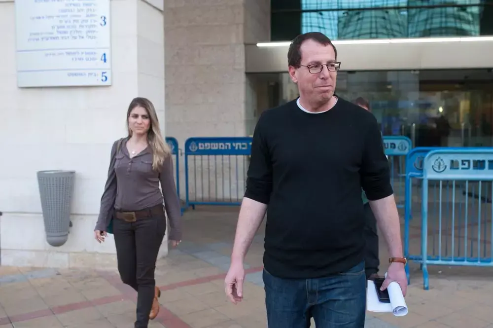 חמש שנים מאז שנחקר: הוחרמו הטלפונים של הרפז ושל ילדיו
