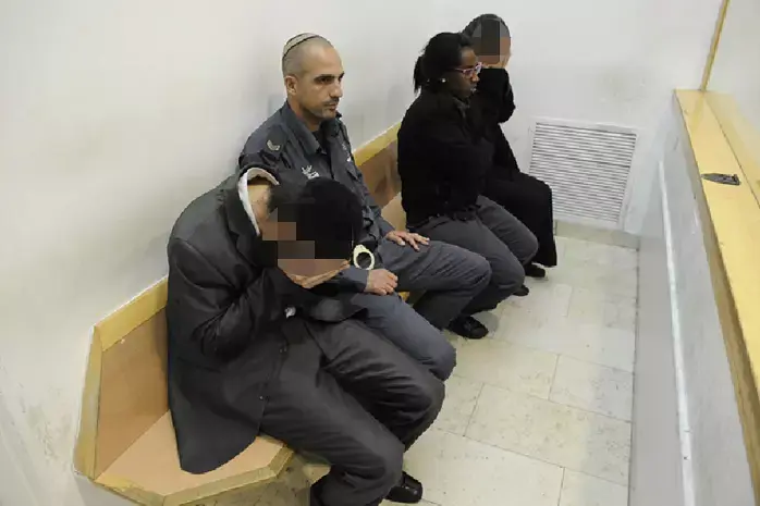 חשד להתעללות: גרמו לבנם הפעוט כוויות עם מגהץ