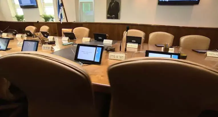 היועמ"ש בוחן מידע לפיו שר הטריד מינית מזכירתו לשעבר
