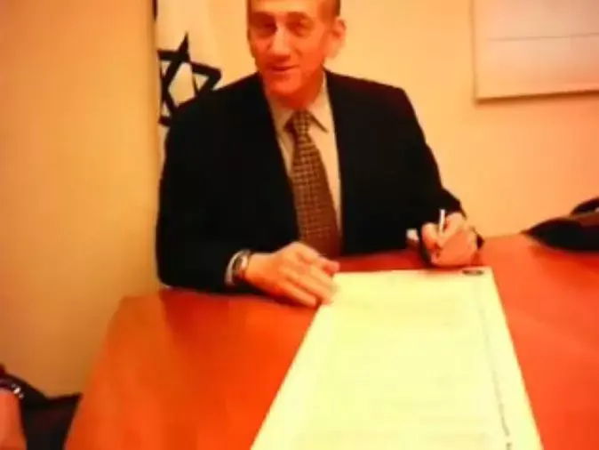 כשאולמרט חתם על אמנת יושר: "נהיה מודל לחיקוי"