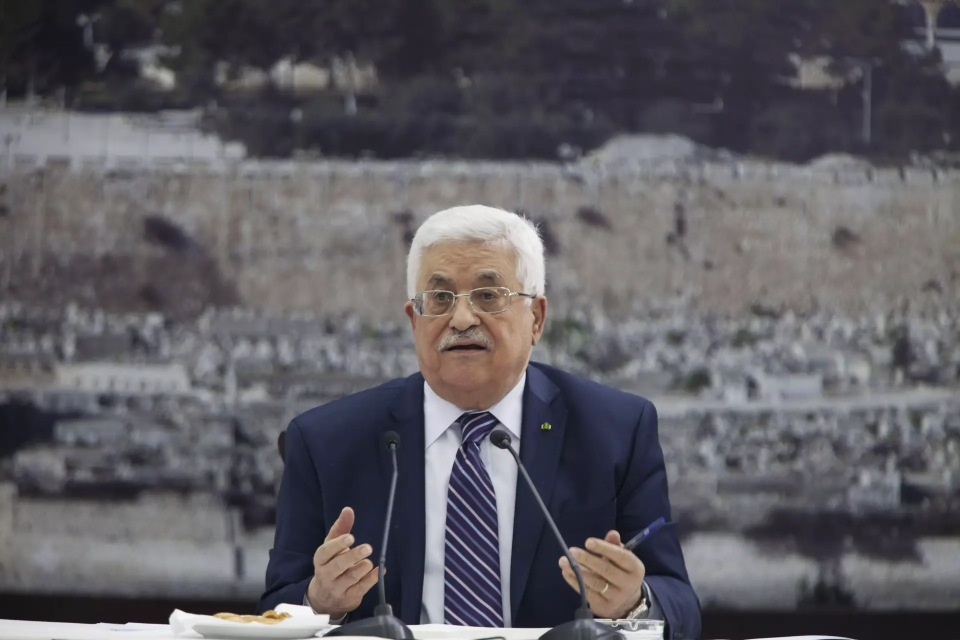 אבו מאזן לכתבים ישראלים: ??????