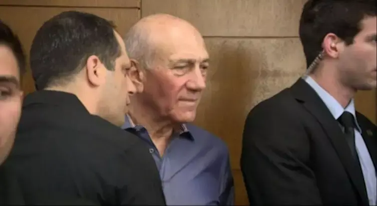 בעקבות עדות זקן: אולמרט ייחקר בחשד לשיבוש מהלכי משפט
