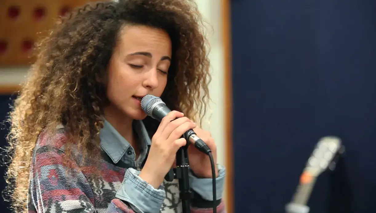 צפו: יובל דיין מבצעת את "אהבה בת עשרים"