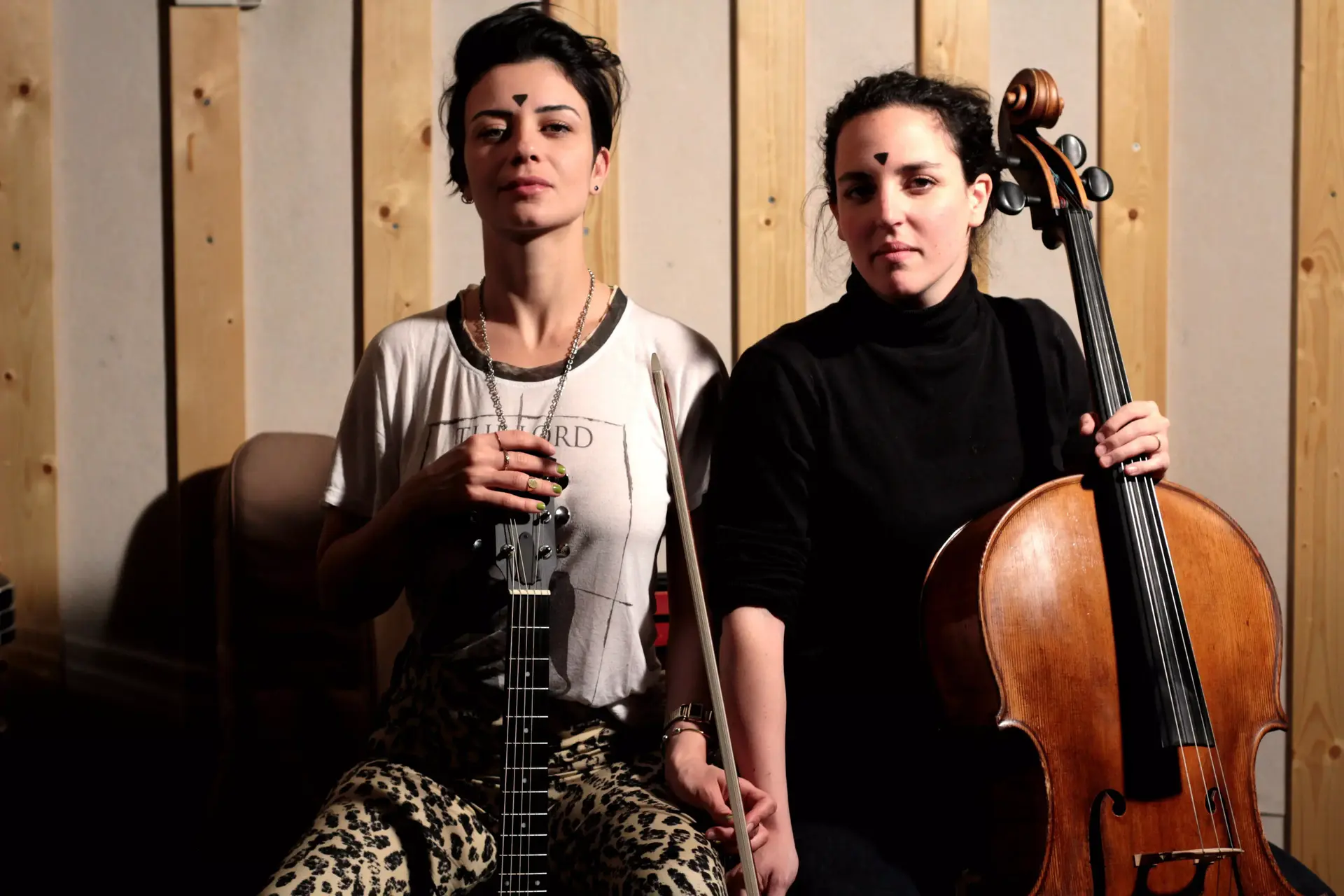 נינט טייב ומאיה בלזיצמן מבצעות את "Something In The Way"