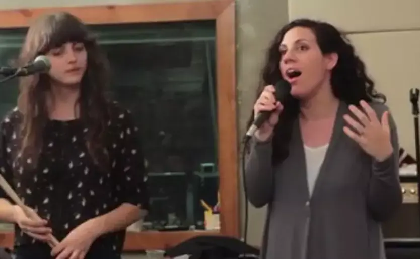 שיר בחזרה עם הסיקרט סי וטליה אליאב