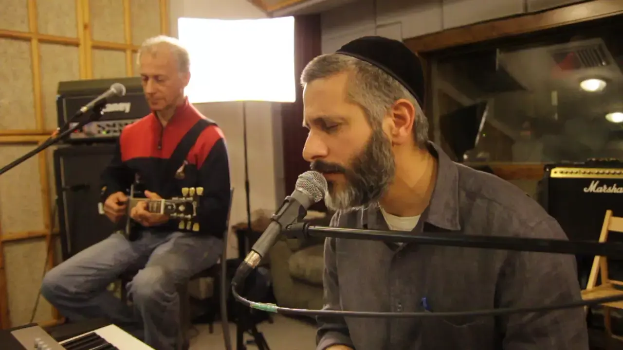 שיר בחזרה עם אביתר בנאי ומתי כספי