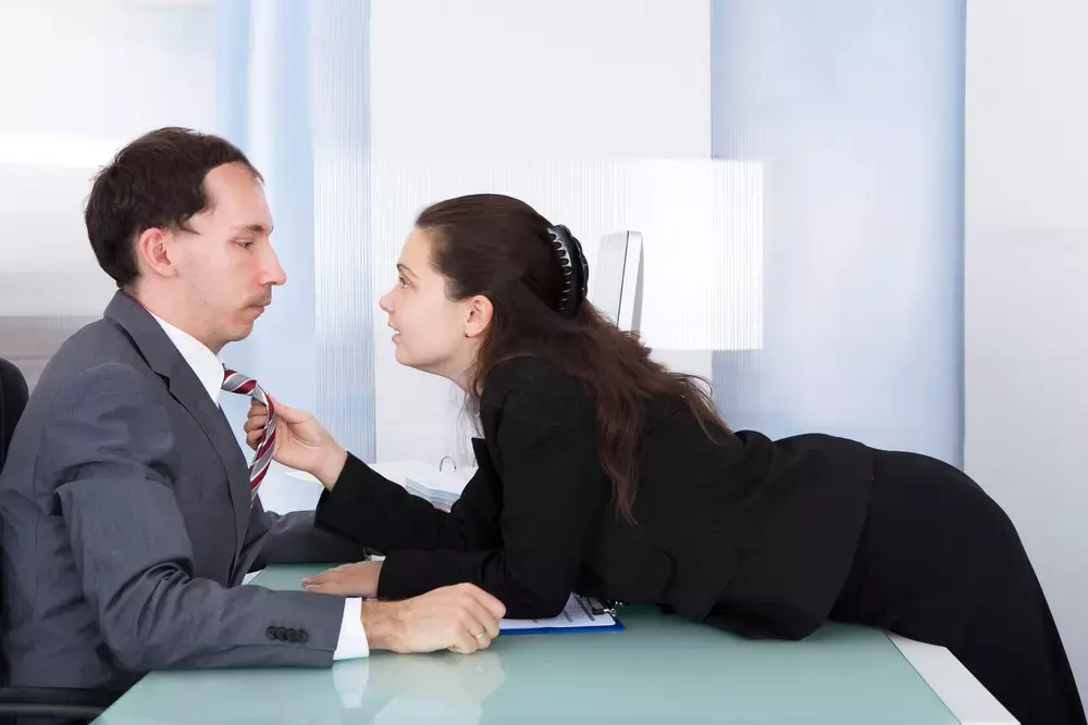 צפו: מה קורה כשנשים מטרידות מינית גברים?