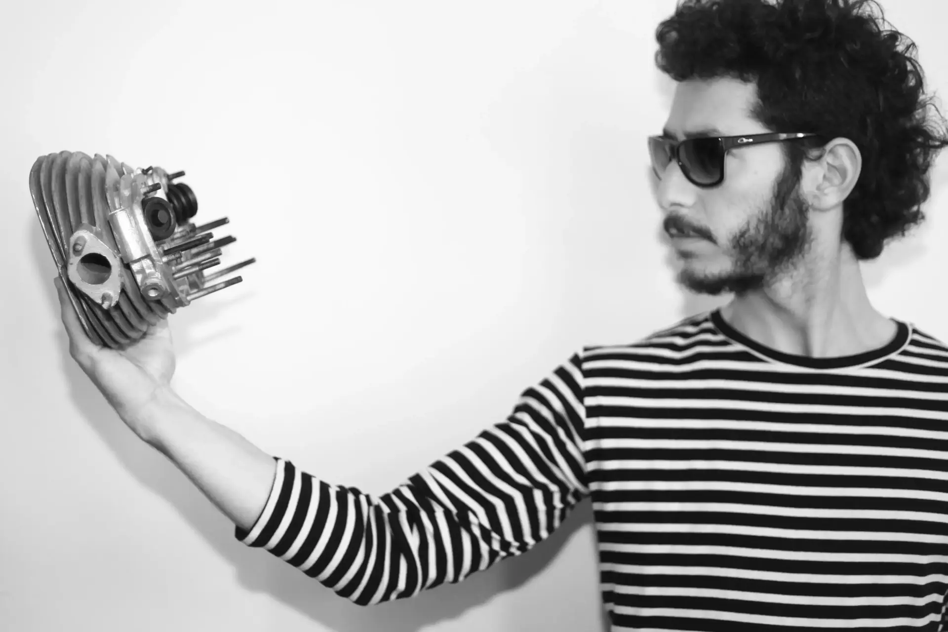 מיוחד: האי.פי האקוסטי של Helfer