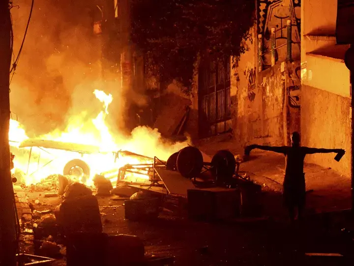 ברזיל: הרוג בהפגנות אלימות נגד המשטרה בריו