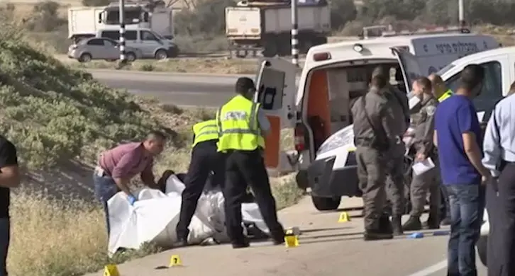 חשד ל"פגע וברח" בדרום: גופת צעיר אותרה לצד הכביש