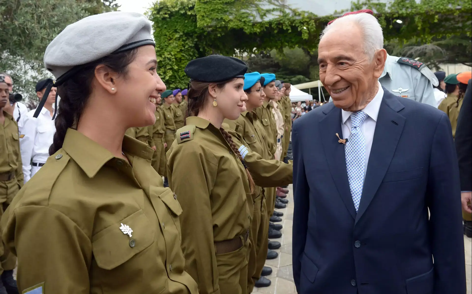 אצל פרס בחצר: "שרים עצמאות" בבית הנשיא