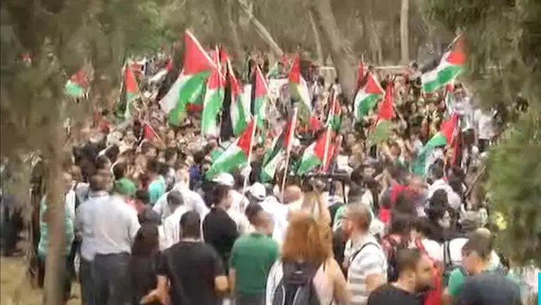 מאות משתתפים ב"תהלוכת השיבה" הפלסטינית בגליל