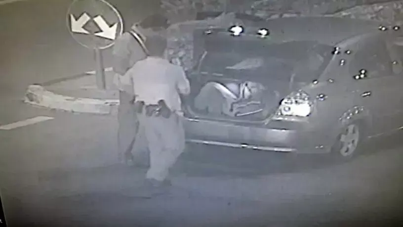 תושבת ת"א נעצרה במחסום עם שב"חים בתא המטען