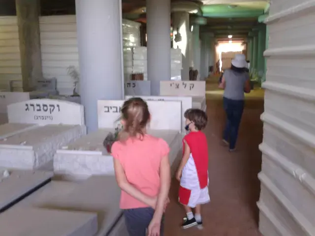 חיים של אבא: לך תסביר לילדים שלך שאין גן עדן