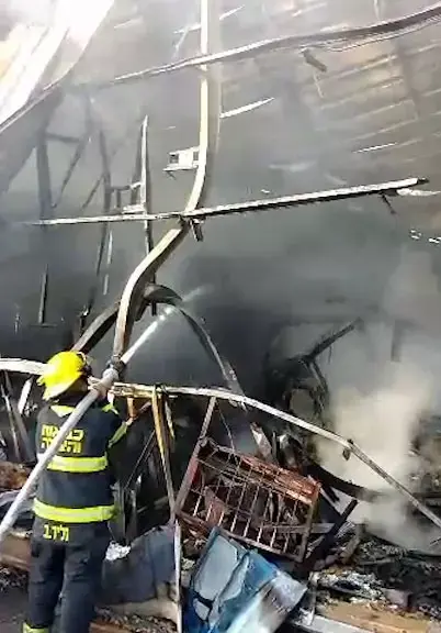 שני עובדים נספו בשריפה שפרצה במחסן במושב בשרון