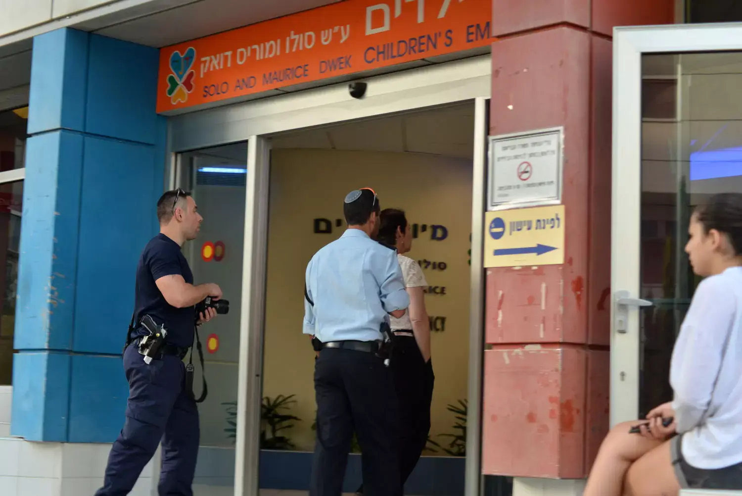 תינוק טבע באמבטיה בדירה בתל אביב; מצבו אנוש