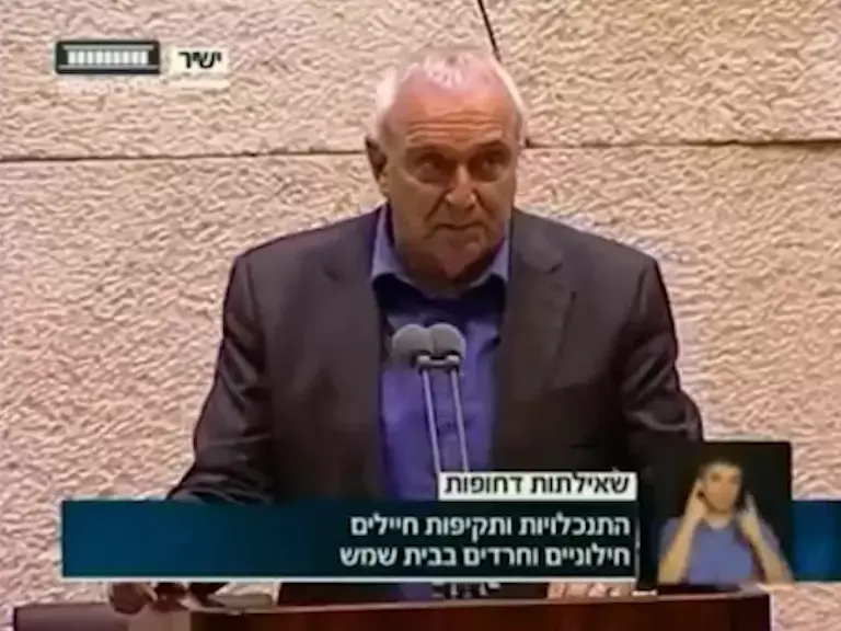 אהרונוביץ': "לא מכיר תקיפות חרדים במדים"