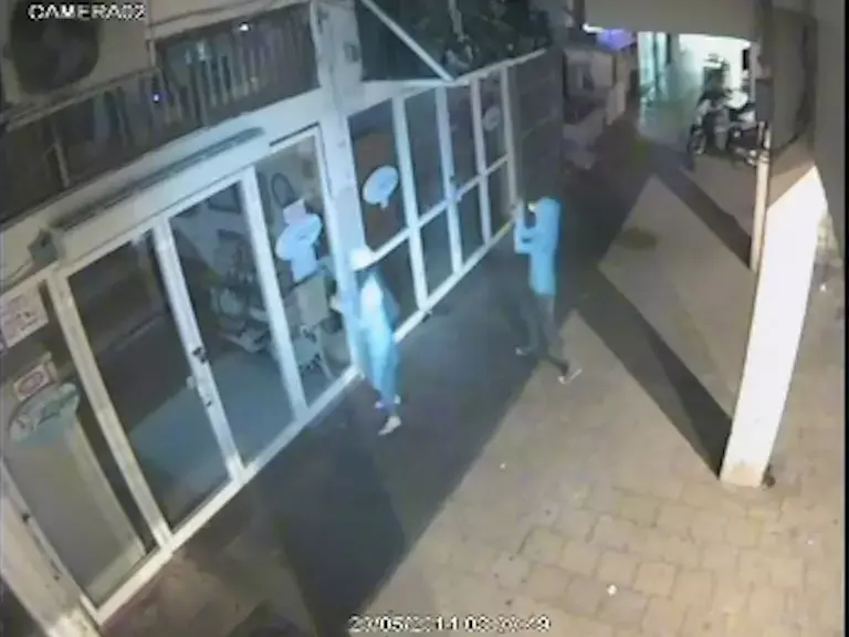 תיעוד: טבעונים השחיתו חנויות בשר ודגים בתל אביב