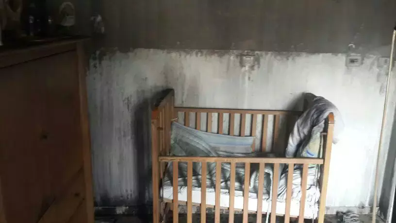 כמעט אסון בבירה: בן 4 שיחק במצית ושרף את הבית
