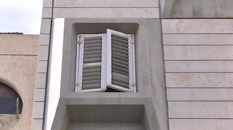שני אחים נפלו מבניין בבאר שבע ונפצעו קשה