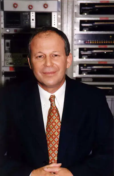 עודד שחר אדום