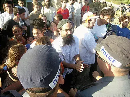 מחאת הימין יורדת לכביש: חסמו הכניסה לי-ם