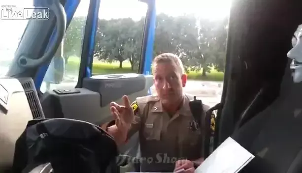 החדשות בדקה: מה קרה לנהג שעצר שוטר שנסע במהירות?
