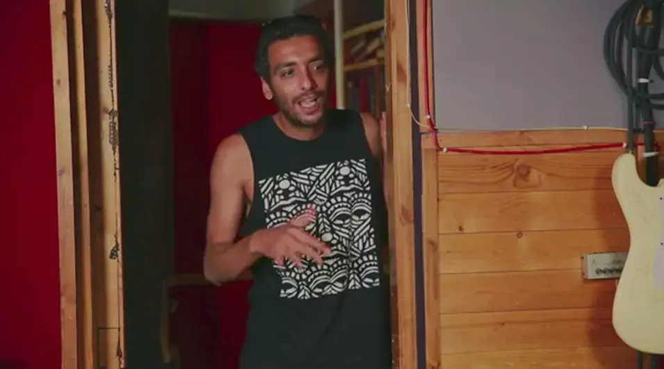 דודו טסה בורח עם הכסף של הדג נחש. צפו
