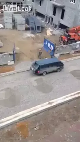החדשות בדקה: כמה פועלים יכולים להיכנס לרכב אחד?