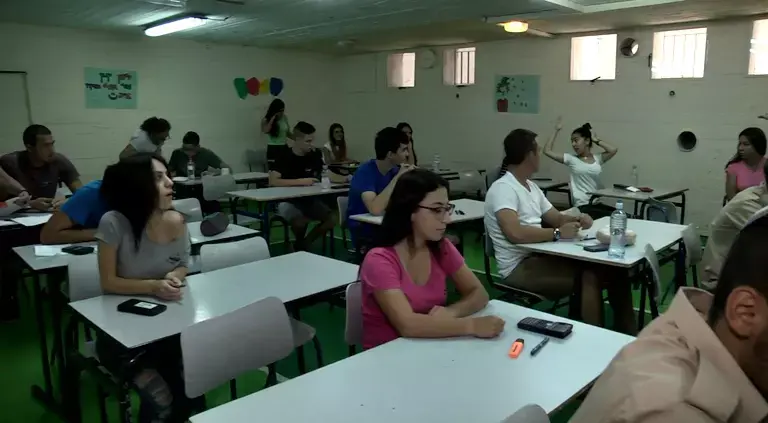 בגרות בצל הרקטות: תלמידי הדרום נבחנו במקלטים