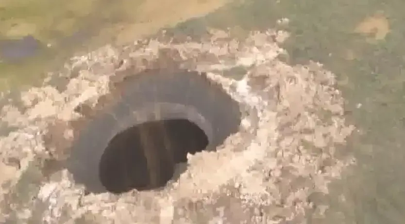 החדשות בדקה: כיצד נפער בור מסתורי בסיביר?