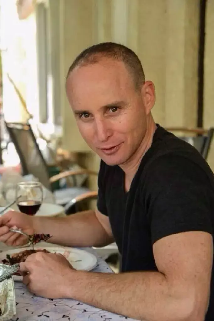 חור ענק וכואב נשאר בנשמתי
