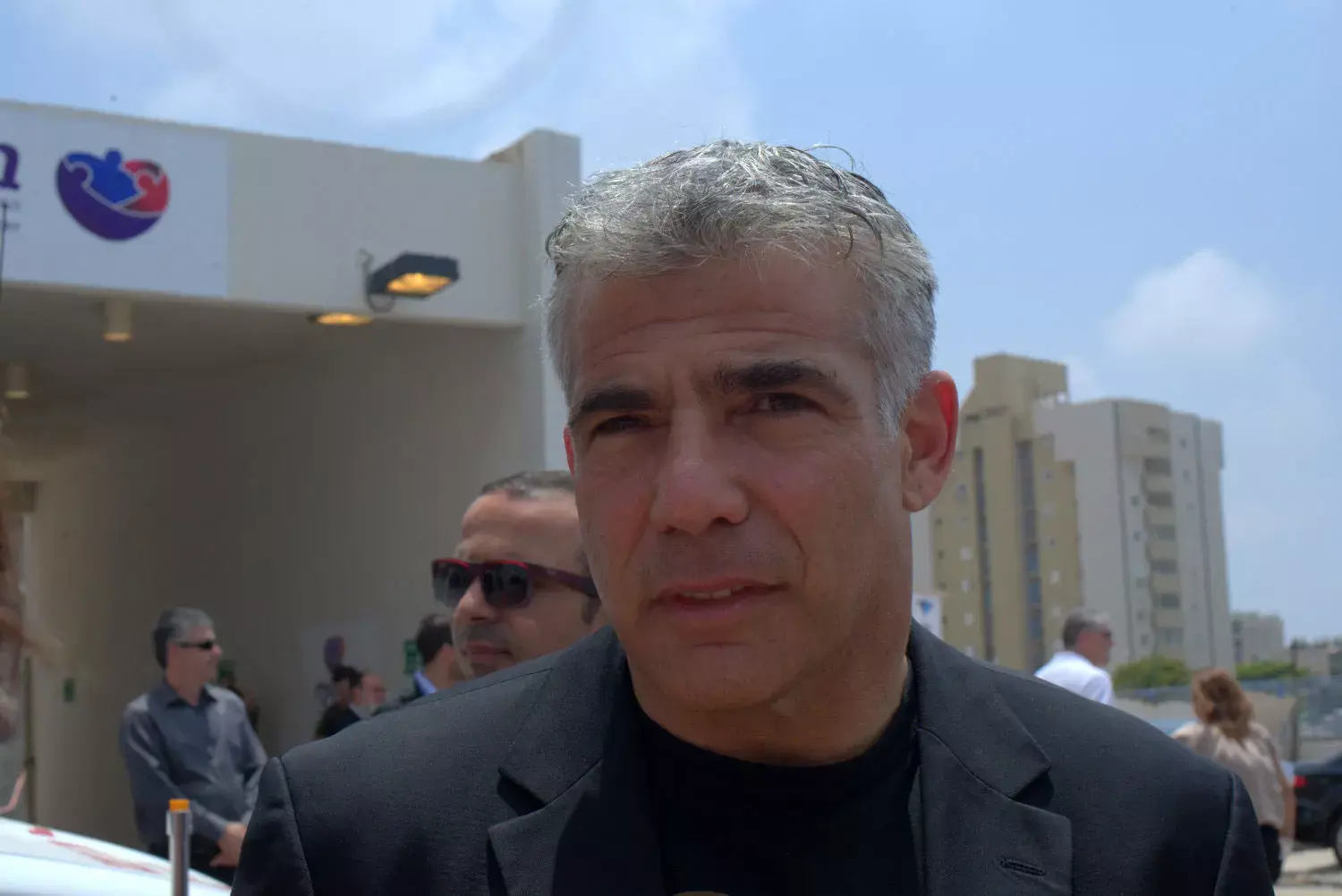 עיריית רחובות נגד לפיד: כלול אותנו בפיצויים