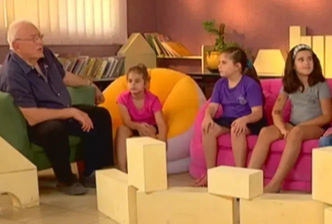 גן איתן: ירון לונדון משוחח עם ילדי שדרות